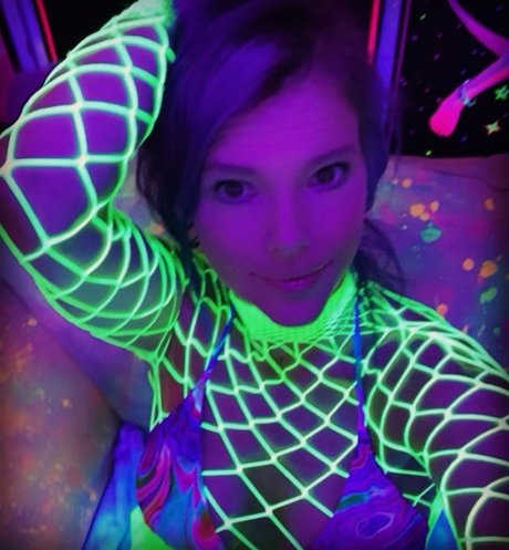 Molly Dark model adult picture