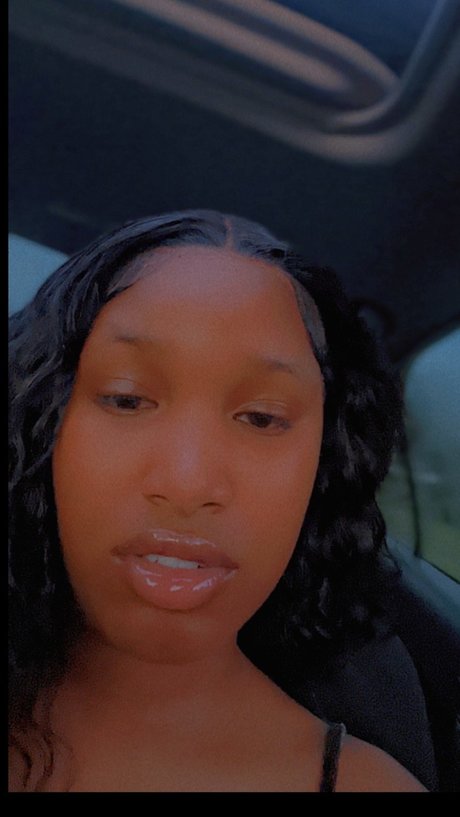 iihearttt c model sex photo