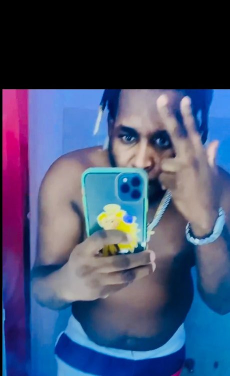 MR BLACK LA FAMA profile pic