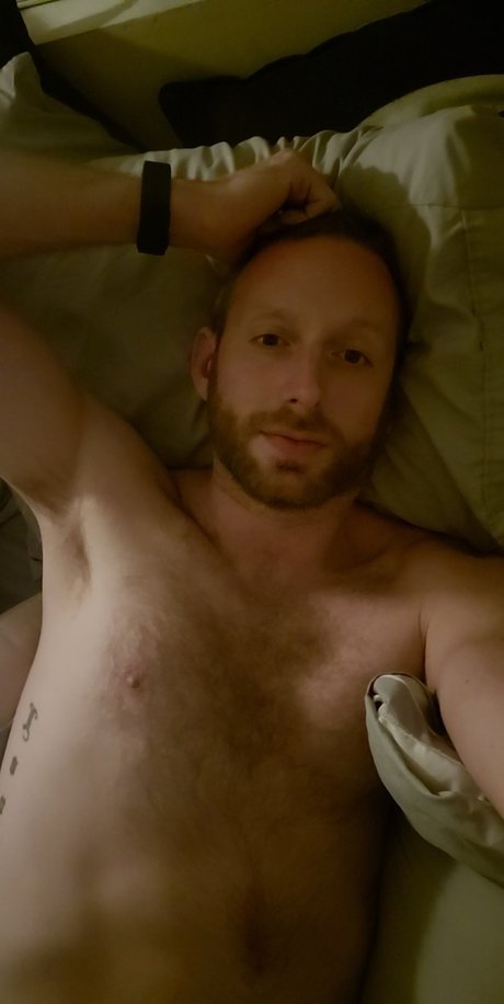 Robert XXX star nudes images