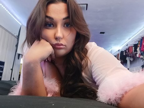 Hannah Raine star pretty archive