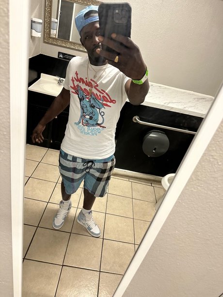 Mrlongstrokxxxx nude pornstar img