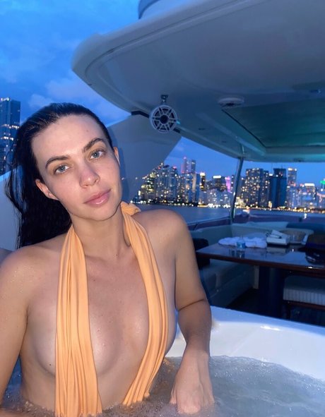 withlovesaraxo porn actress pic