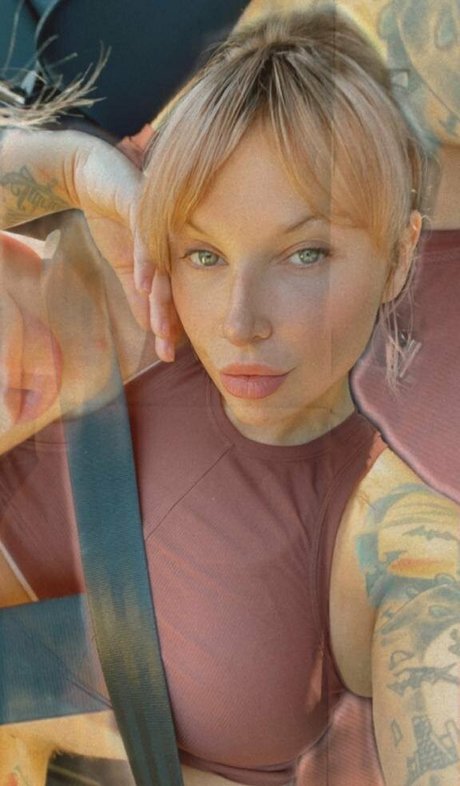 itsivylebelle nude model picture