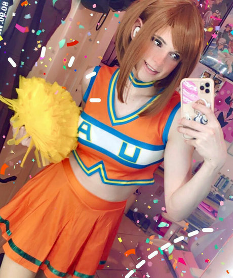 its peachybunnn model pretty pic