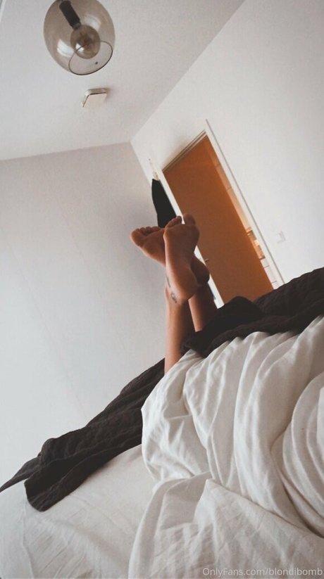 blondibomb star naked pictures