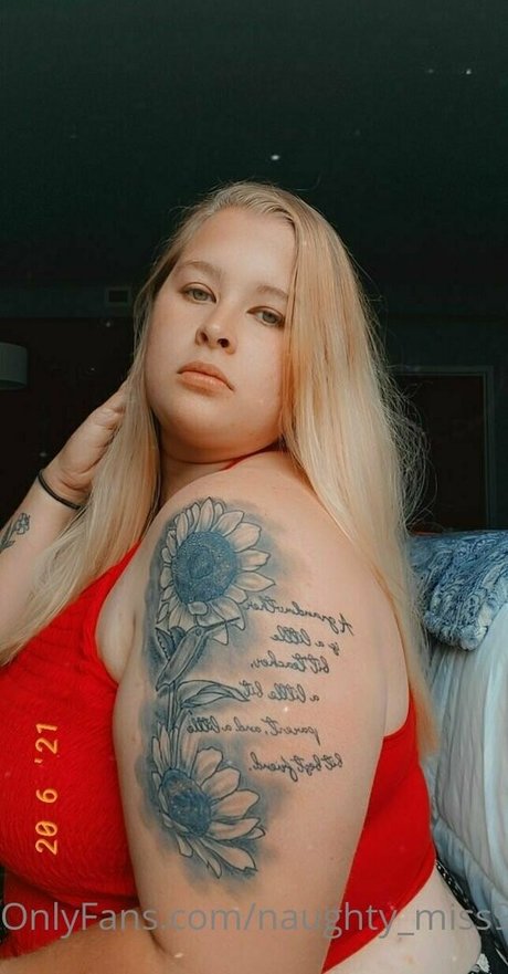 naughty miss96 model top photo