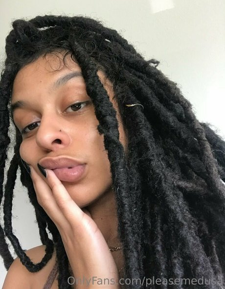 pleasemedusa sex model pic