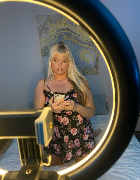 roxirenay star high quality image