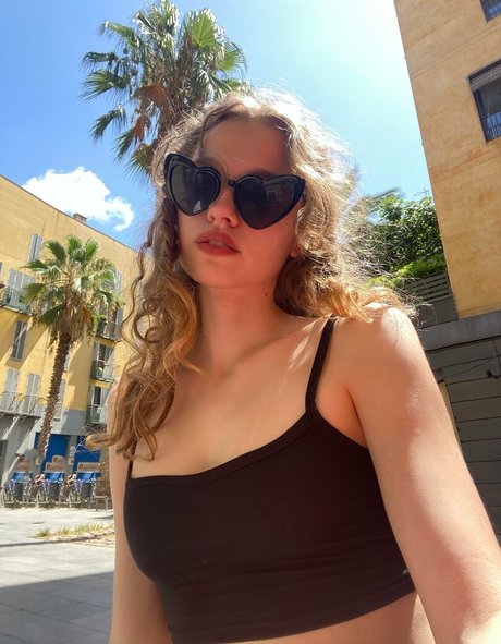 molllyy pornstar nude picture