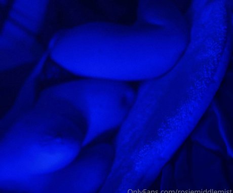 rosiemiddlemist sex model picture