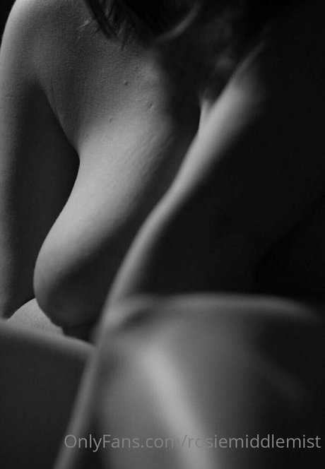 rosiemiddlemist model naked pics