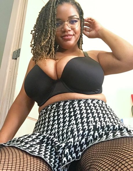 freelearalove model high quality images