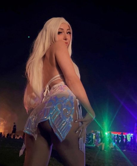 HowToMia star best photos