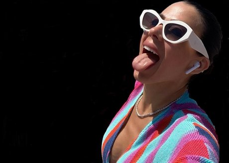 danellaurbaytv nudes model image