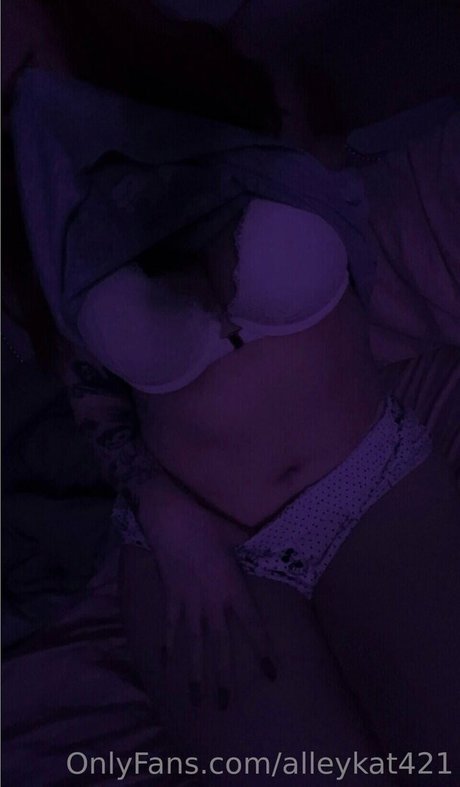 lleykt421 adult star pic