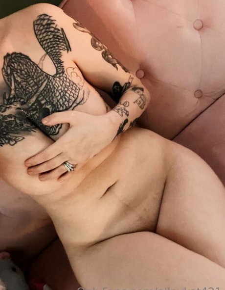 lleykt421 pornstar nude photo