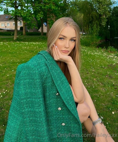 haileycherry model sexy images