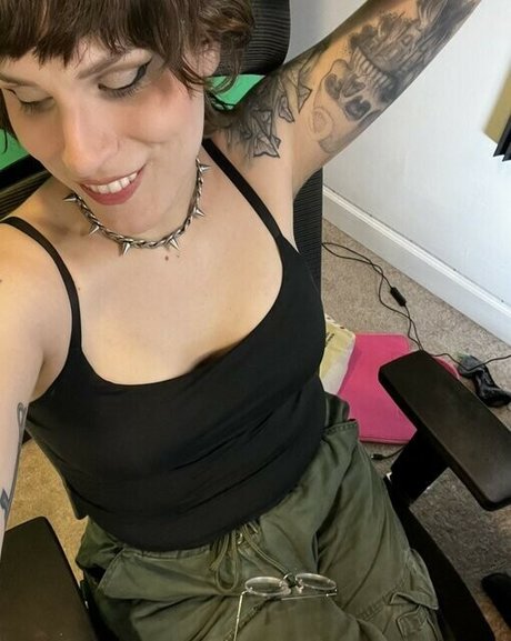 Bloodberry Tart model erotic gallery