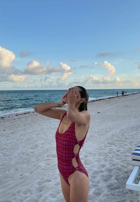 Phoebe Tonkin star top pics