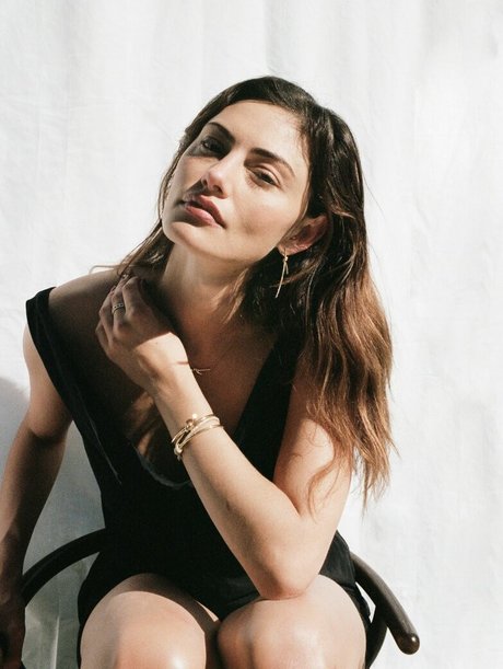 Phoebe Tonkin xxx star img