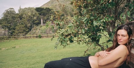 Phoebe Tonkin model sex pics