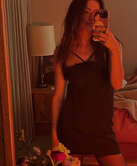 Phoebe Tonkin naked model images