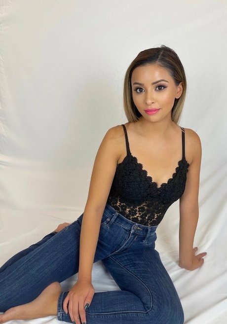 irisinthekitchen nudes actress pics