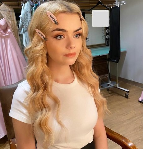 Megan Walsh hot star photos