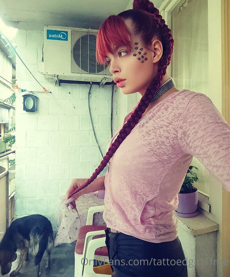tattoedgirl1free nudes model pic