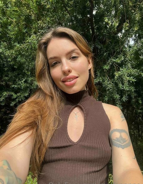 mallennnna naked model images