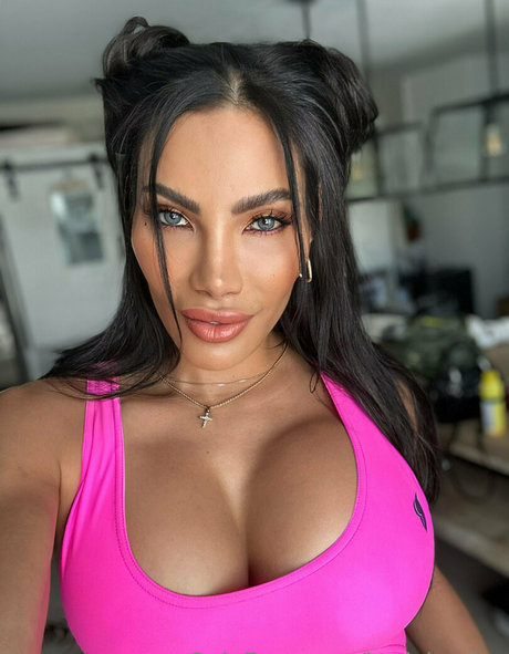 bodybynixx model hd pic