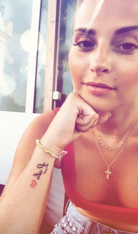 Kelly Vedovelli nude model pics