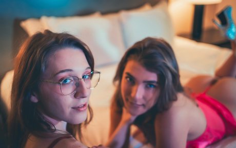 chlobodyyy nude model pics