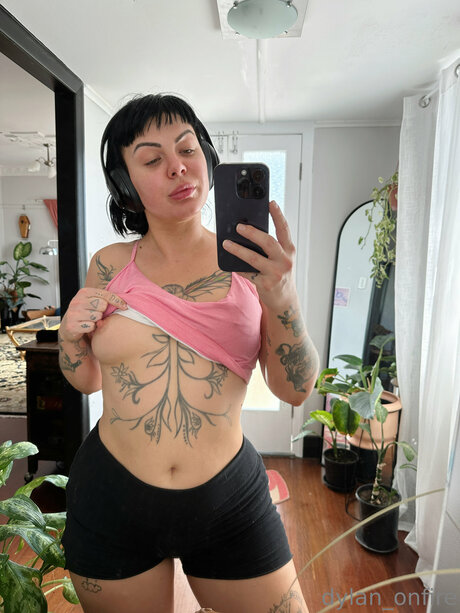 _DYLAN 4 FREE_ art actress pic