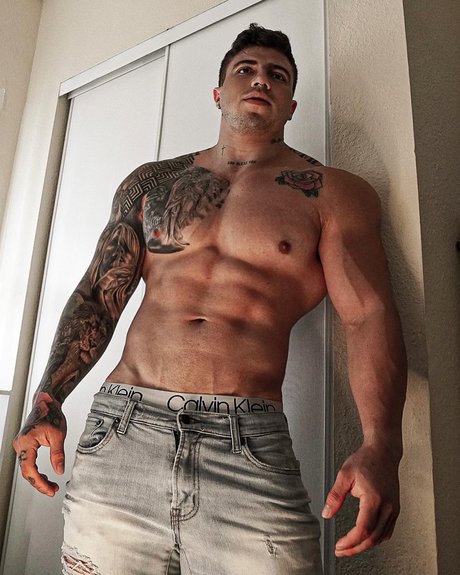 Dano Ruiseco naked model photos