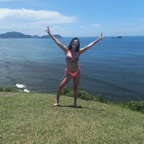 N Roberta hd model picture