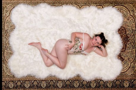 Clover Bloom VIP model art gallery