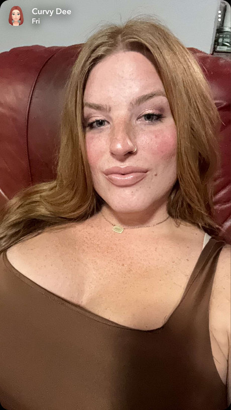 Curvy Dee free actress img