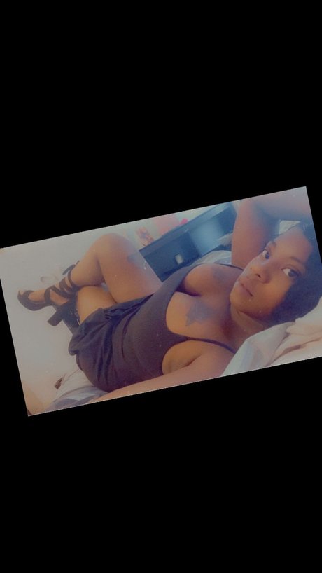 I m her_ xxx model image