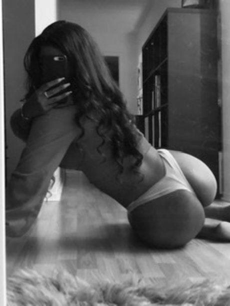 Scarlett Black beautiful actress images