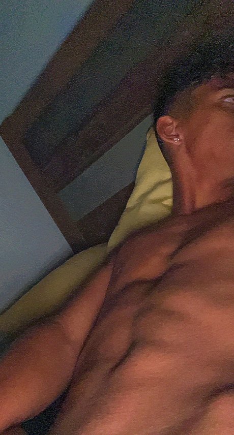 Youtuber Famosim star sexy pictures