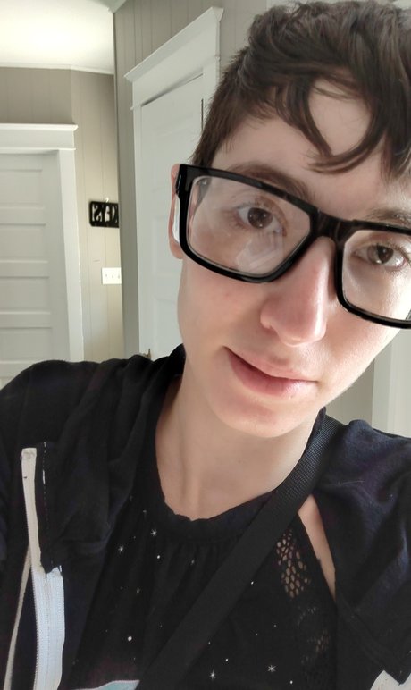 Eiko Tenshi hot star photo