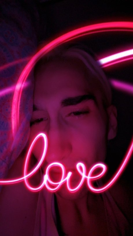 BADDIE ROCKSTAR pretty model image