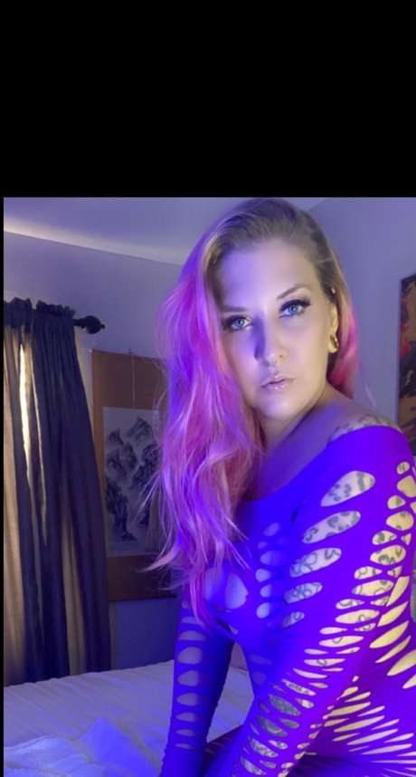 Nikki Pinx exclusive star img