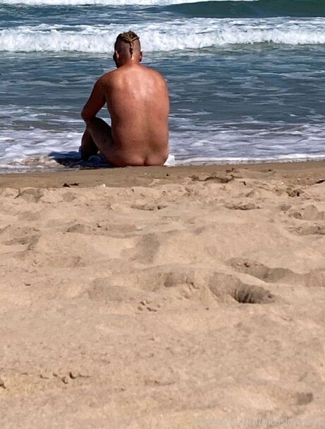 Nicos lowe profile pic