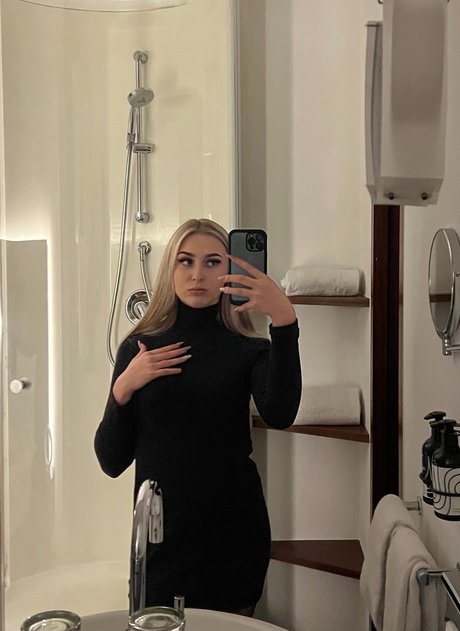 Nina S e 19 model hot gallery