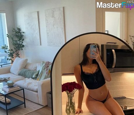 Olivia Mogan star sexy images