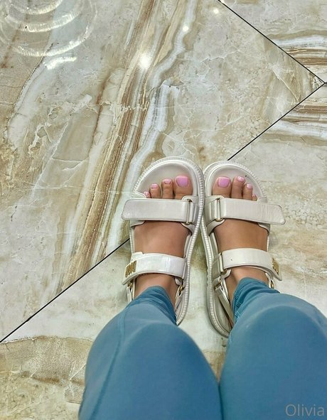 Olivia Mogan erotic star img