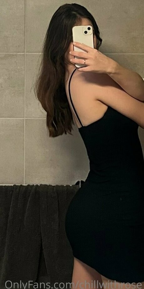 chillwithrose nude model pic
